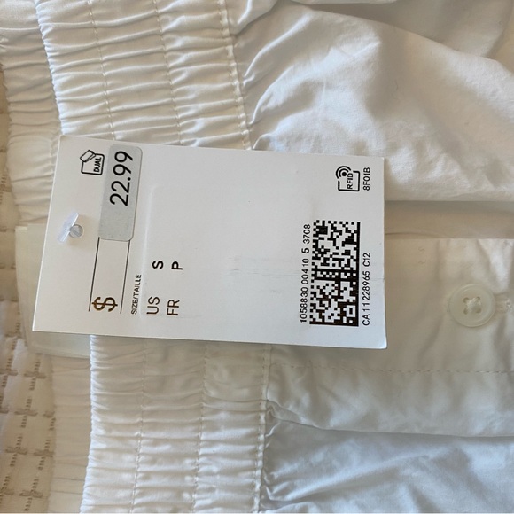 NWT White pull on shorts - Picture 2 of 3